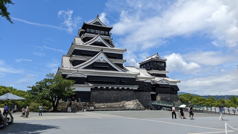 Kumamoto castle from the fronst