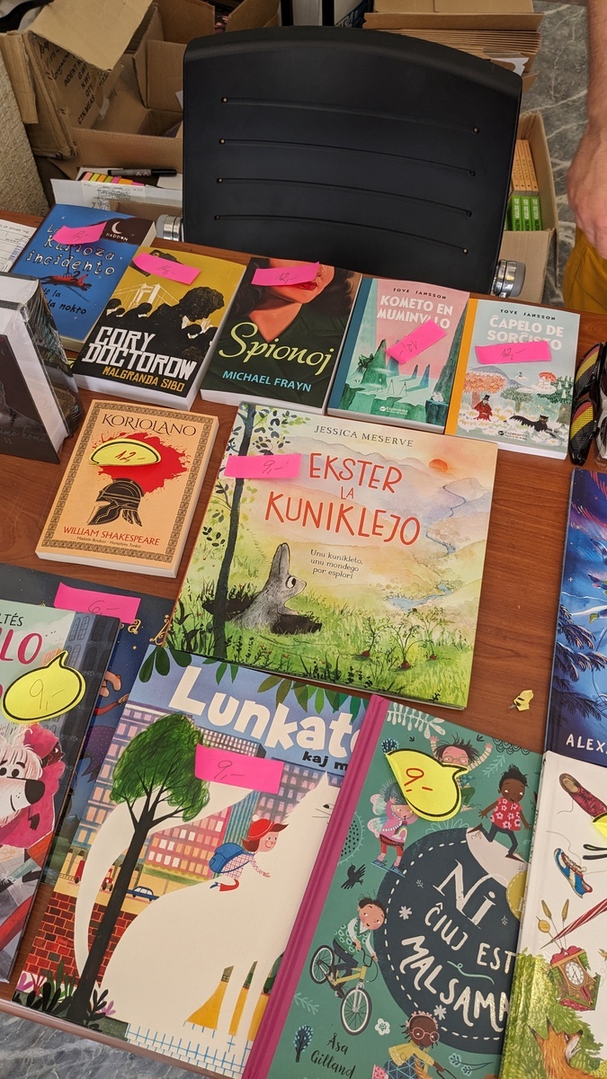 Diversaj libroj por infanoj ĉe la libroservo de la kongreso